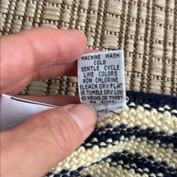 Vintage retro Early 1990’s Red Camel Cardigan Sweater, Size large - Picture 6 of 7